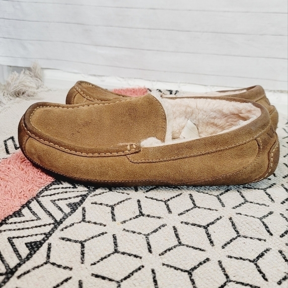 UGG Ascot Slipper in Tan, sz 11 - Picture 11 of 16